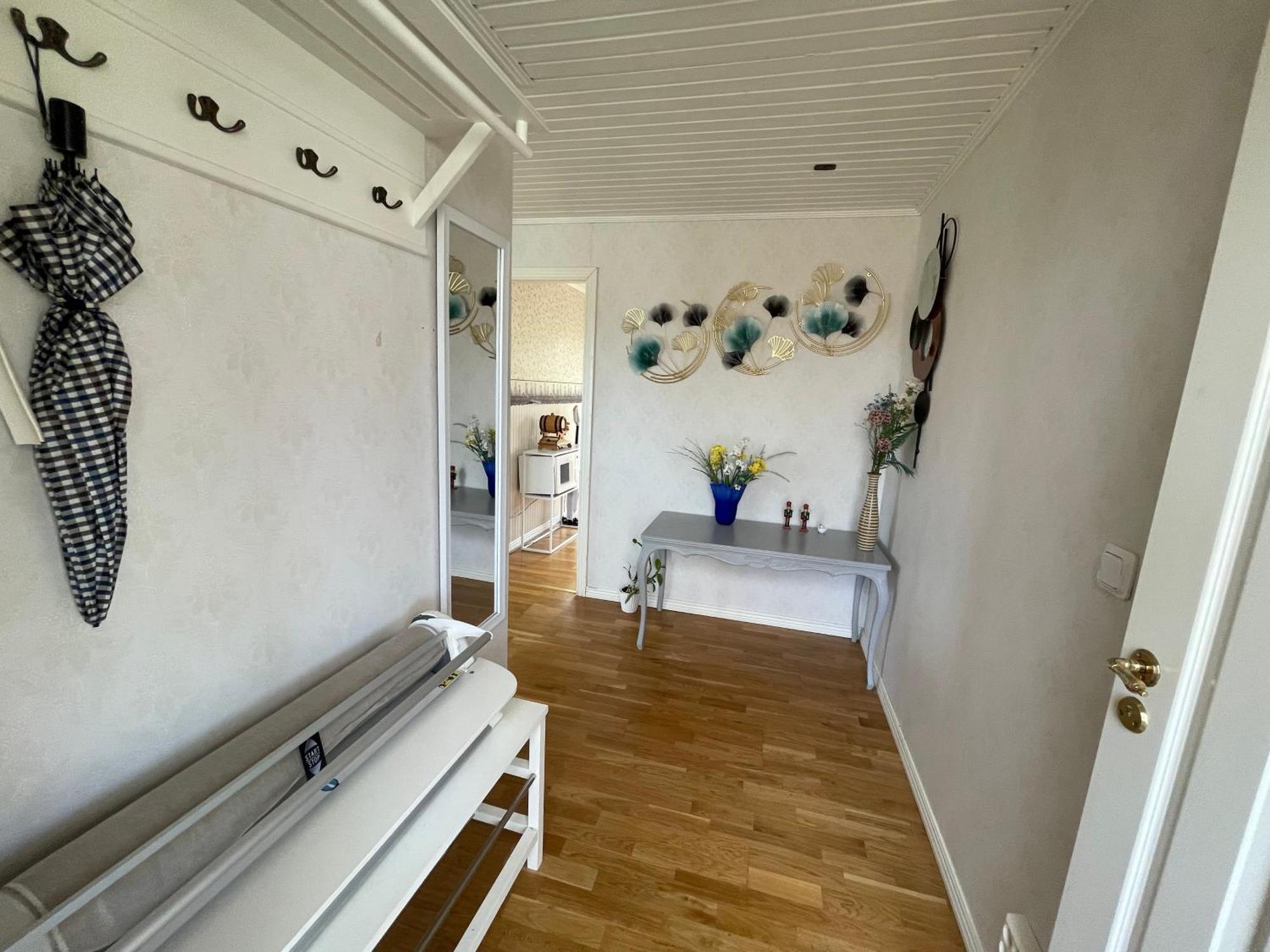 Luxury Villa By Lake Welcome You Hjo Ngoại thất bức ảnh